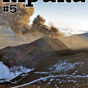 Couverture du numéro 5 de kīpuka montrant l'éruption du volcan Veniaminof (Alaska) en août 2013.