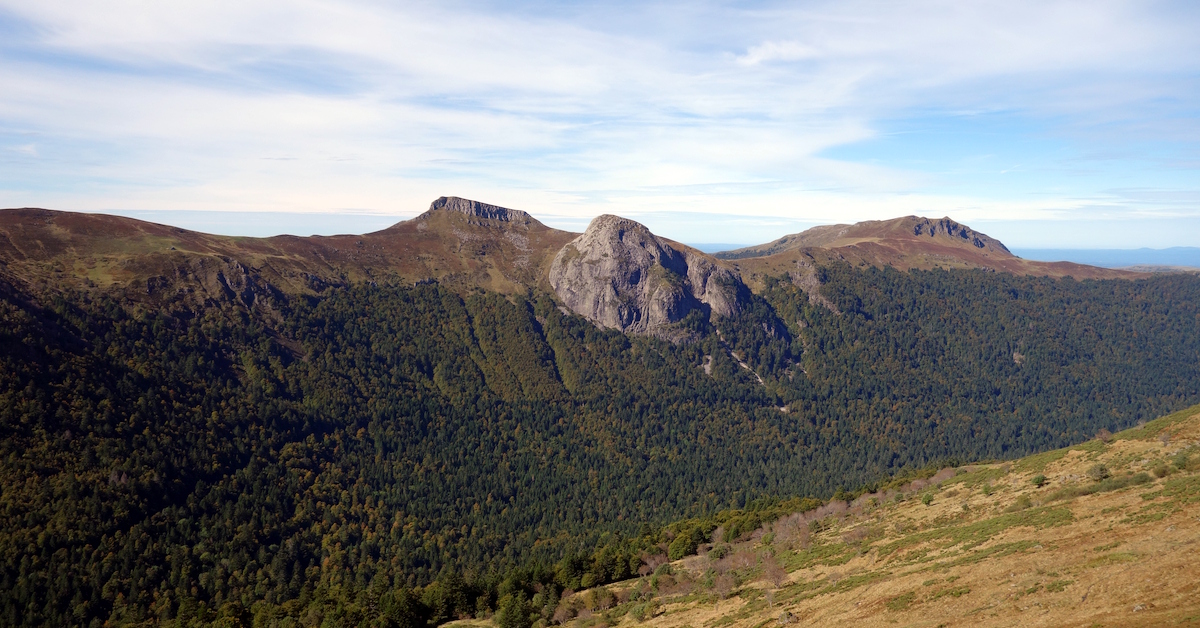 Le Cantal est-il vraiment le plus grand volcan d’Europe ?